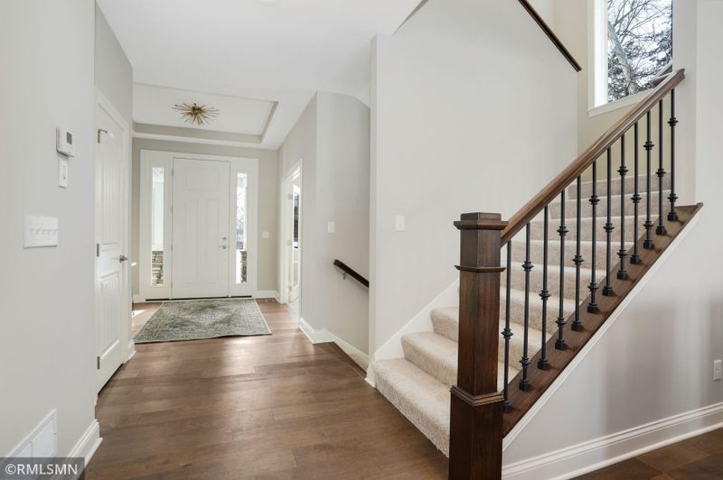 16960 Valley Rd, Eden Prairie, MN 55347