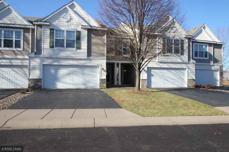 2217 Saint Johns Pl, Woodbury, MN 55129