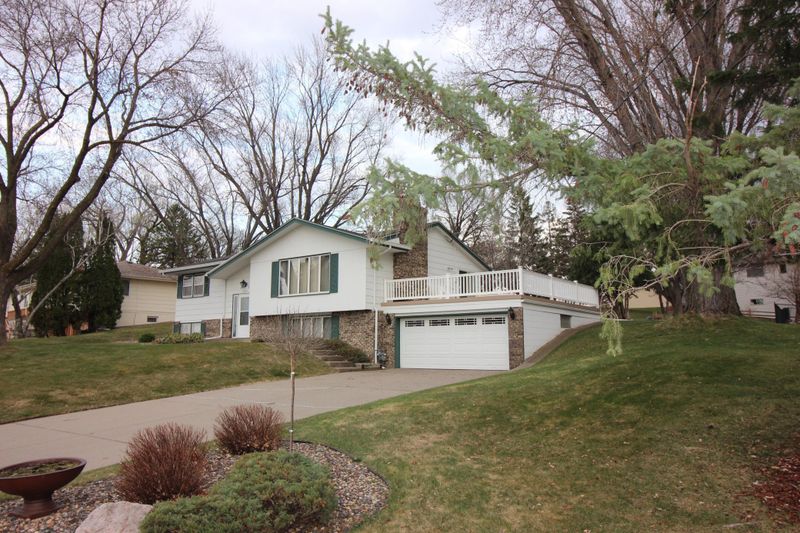 8033 Ensign Rd, Bloomington, MN 55438