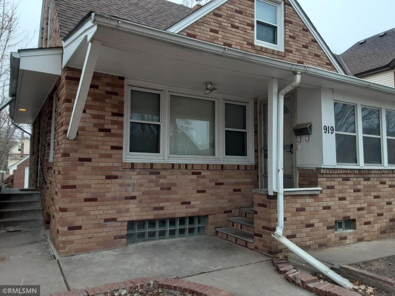 919 Magnolia Ave E, Saint Paul, MN 55106