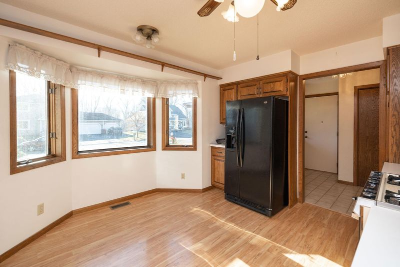 2285 Nebraska Ave E, Maplewood, MN 55119