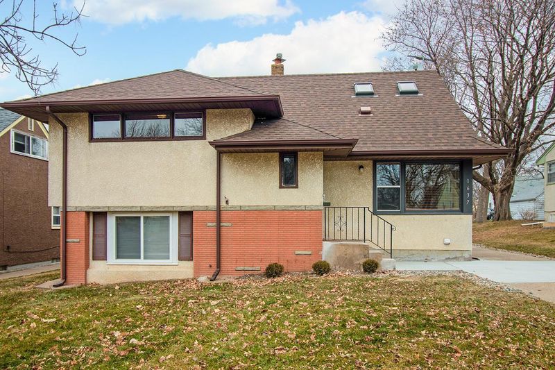 1637 Conway St, Saint Paul, MN 55106