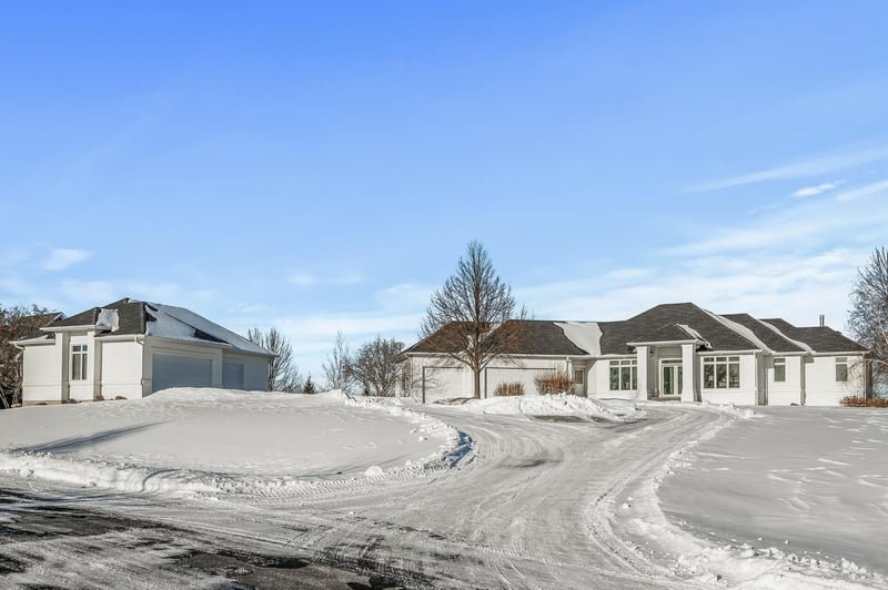 570 Hahn Dr, Shakopee, MN 55379