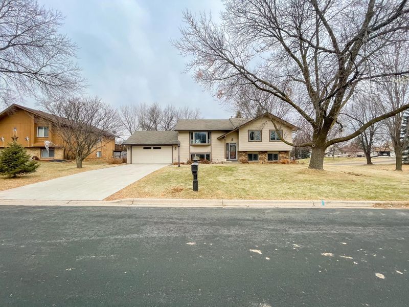 14324 Park Ave, Burnsville, MN 55337