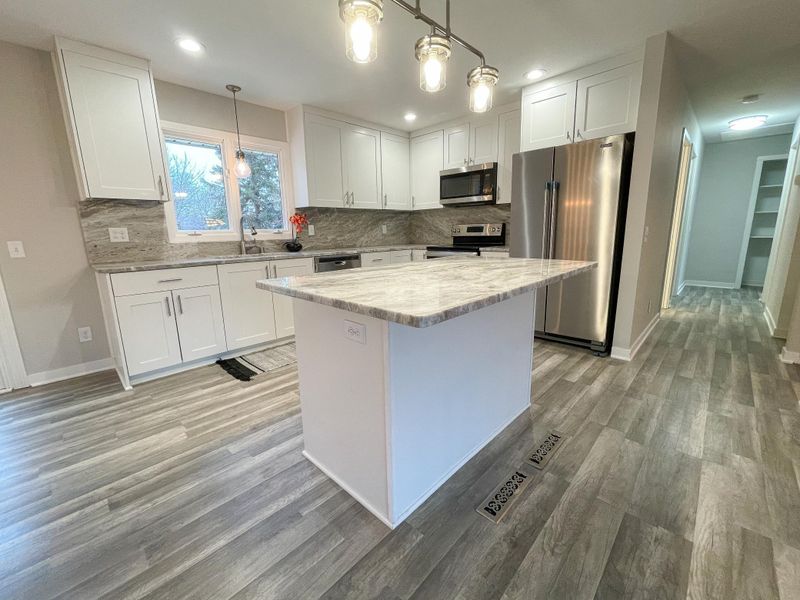 14324 Park Ave, Burnsville, MN 55337