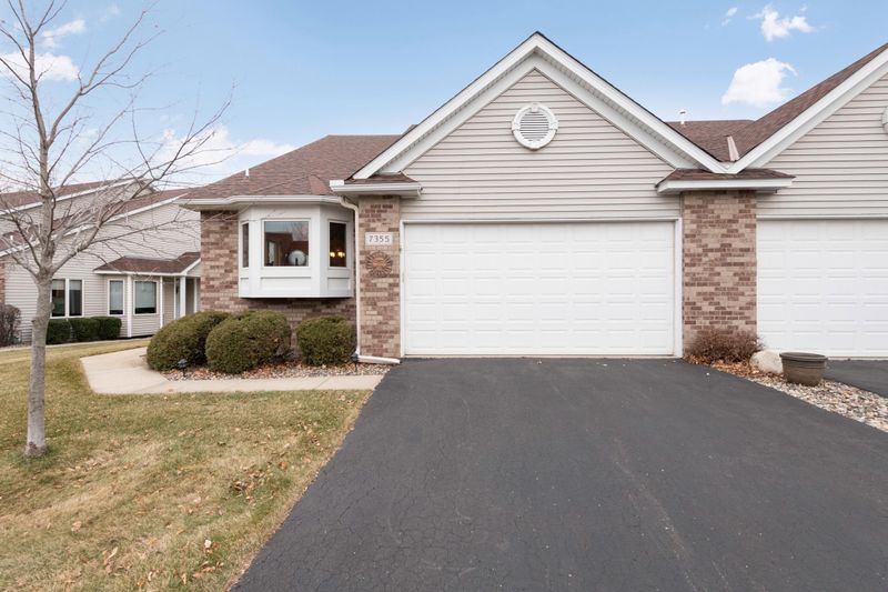 7355 Lake Ridge Dr, Savage, MN 55378