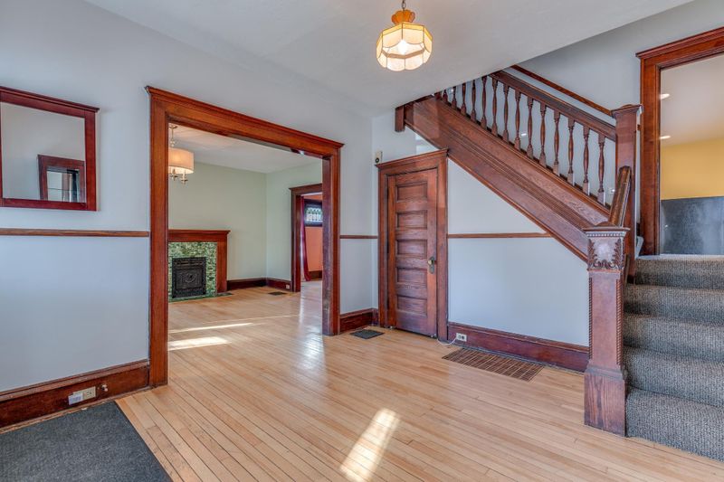 224 W 27th St, Minneapolis, MN 55408