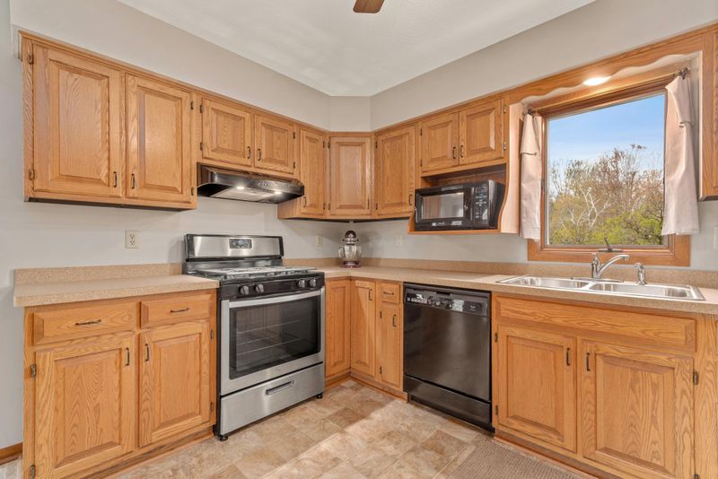 410 County Road B E, Maplewood, MN 55117