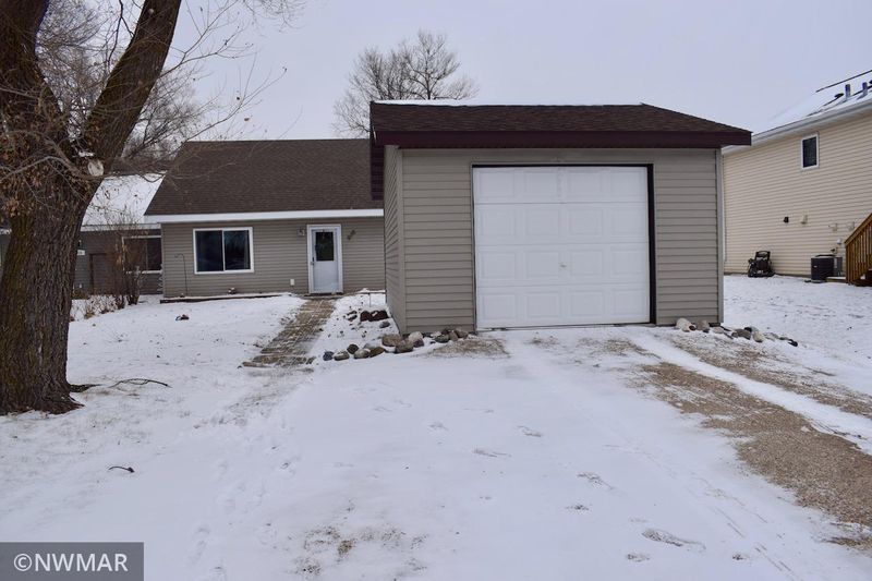 916 Spruce Ave S, Thief River Falls, MN 56701