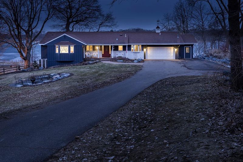 7300 Laredo Dr, Chanhassen, MN 55317