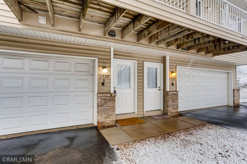 1599 County Road D E #H, Maplewood, MN 55109
