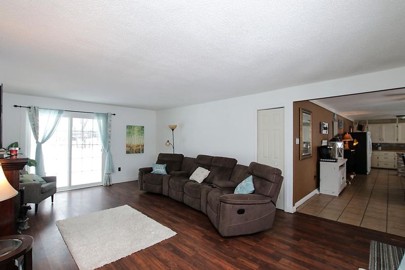 211 Libra Ave E, Cosmos, MN 56228