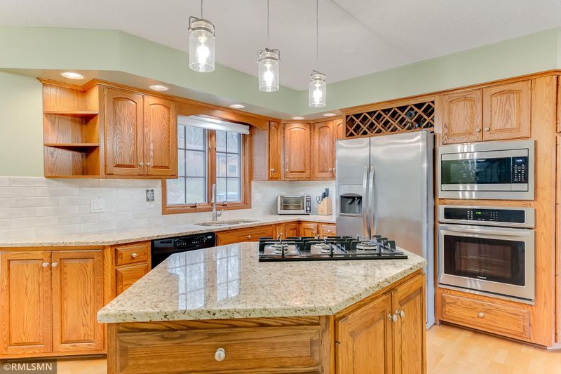 12704 Pheasant Rn, Burnsville, MN 55337