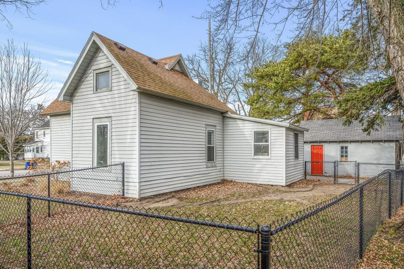 111 6th Ave NW, Faribault, MN 55021