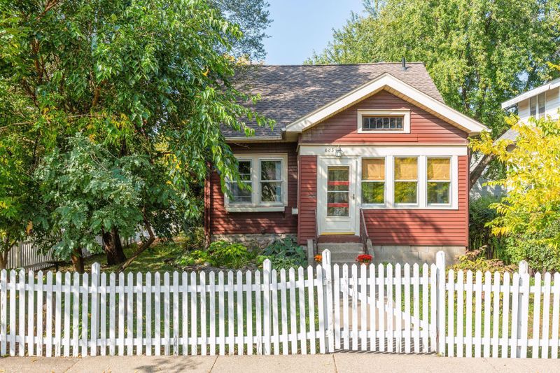 883 20th Ave SE, Minneapolis, MN 55414