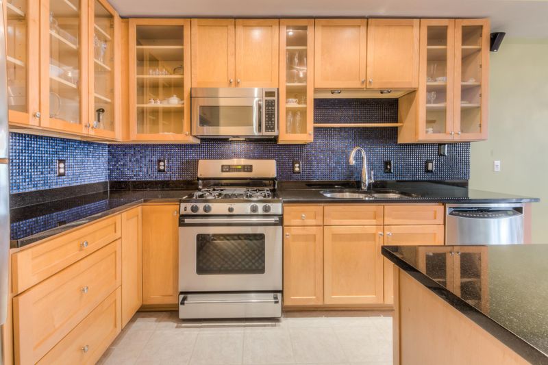 209 8th St E #406, Saint Paul, MN 55101
