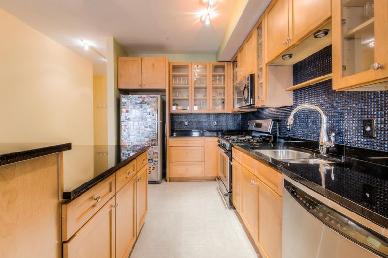 209 8th St E #406, Saint Paul, MN 55101