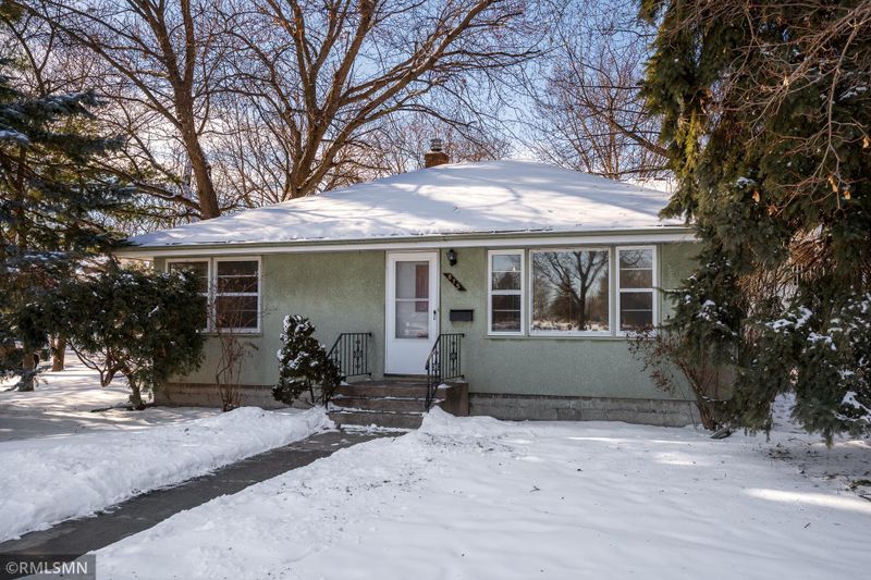 875 Chatsworth St N, Saint Paul, MN 55103