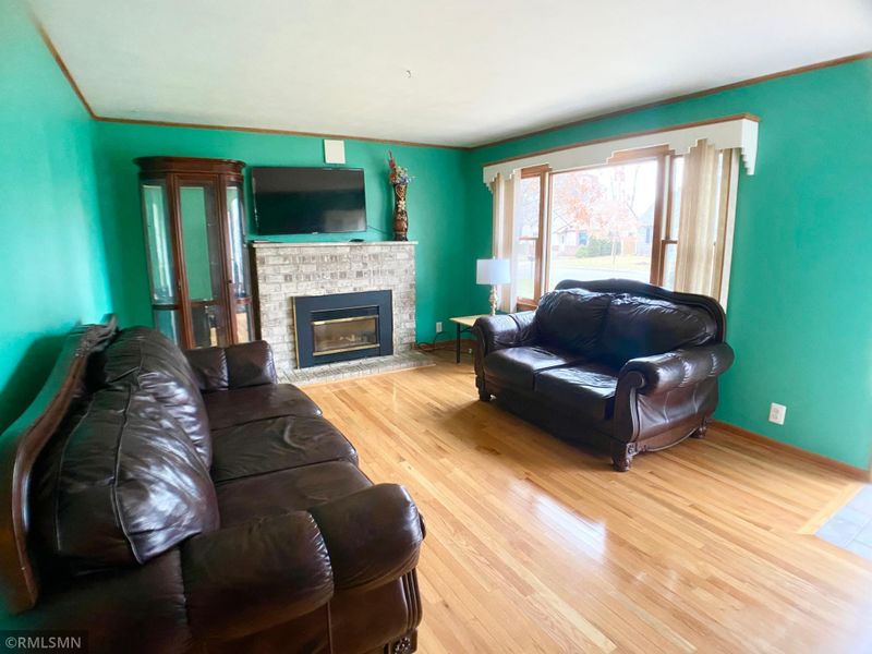 1228 Lealand Rd, Maplewood, MN 55109