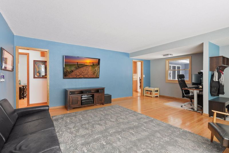 9239 W 22nd Ln, Saint Louis Park, MN 55426