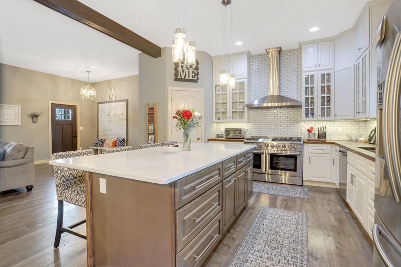 2653 Bloom Rd, White Bear Lake, MN 55110