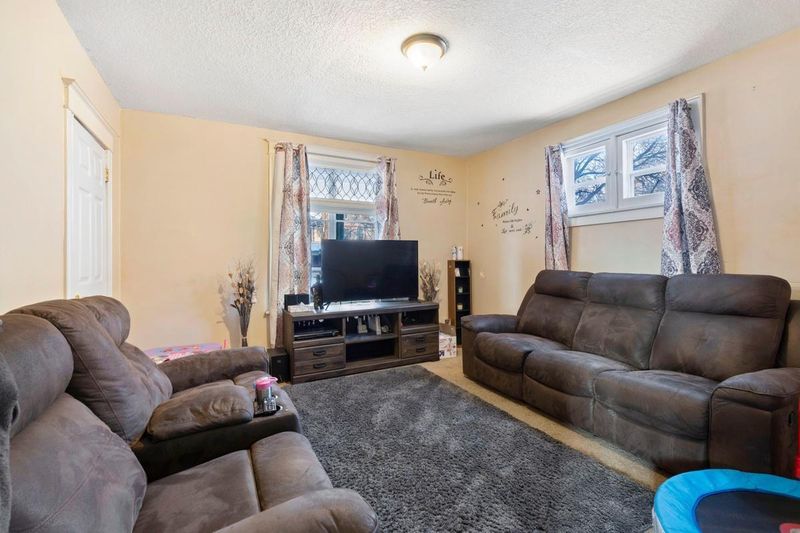 832 Jessamine Ave E, Saint Paul, MN 55106