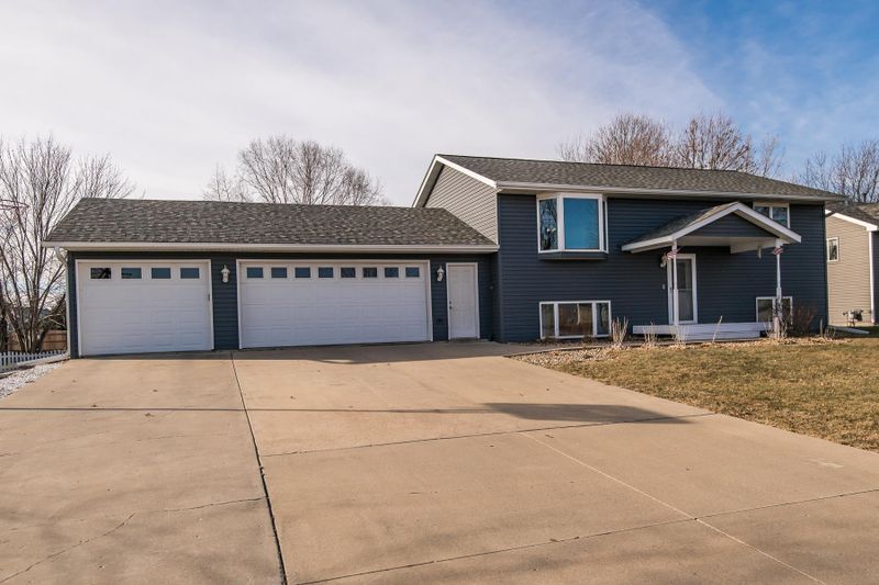 303 10th Ave NE, Kasson, MN 55944