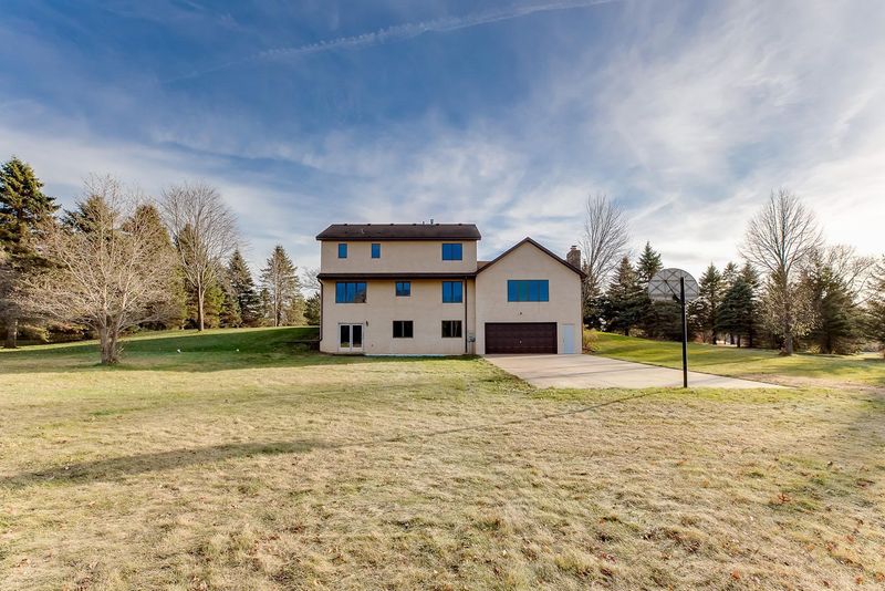 7860 64th St N, Pine Springs, MN 55115