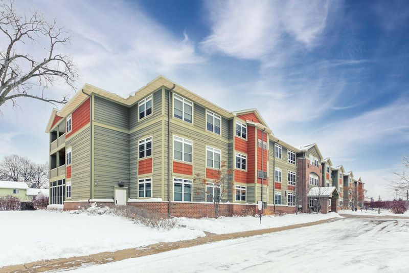 2530 E 34th St #105, Minneapolis, MN 55406