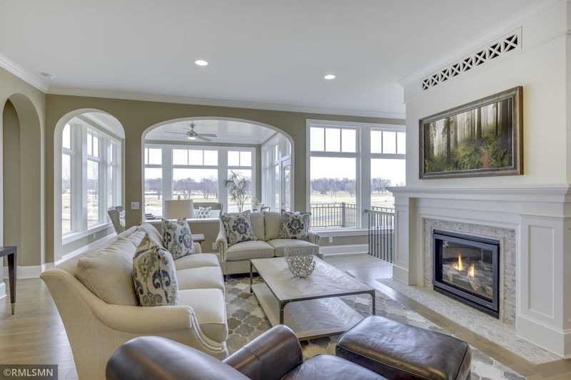141 Lakeshore Cir, Waconia, MN 55331