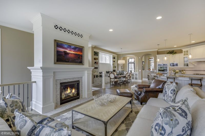 141 Lakeshore Cir, Waconia, MN 55331