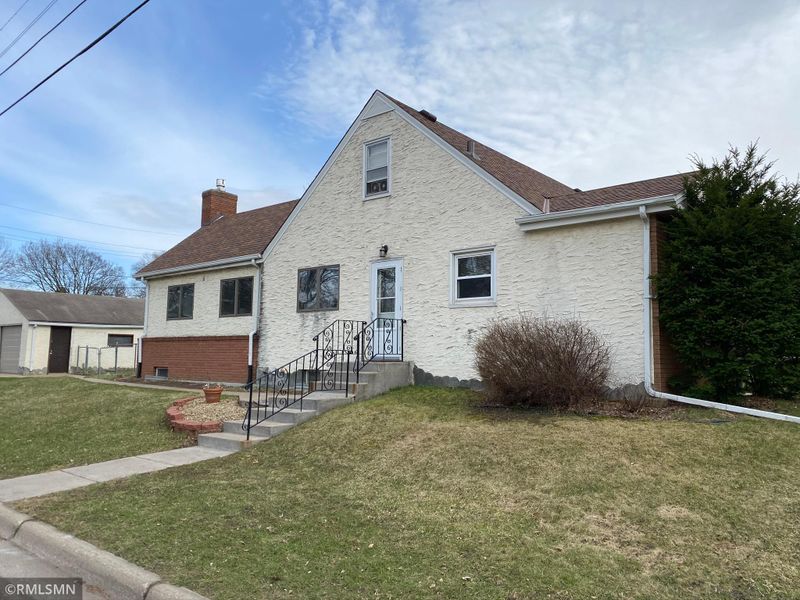 1004 Sperl St, West Saint Paul, MN 55118