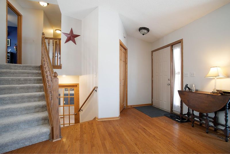 2172 Hale Ave N, Oakdale, MN 55128