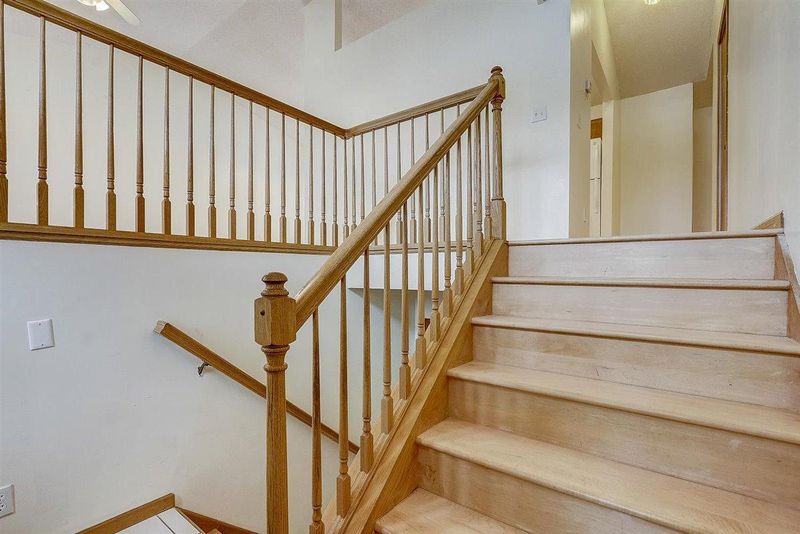 7782 Upper 23rd St N, Oakdale, MN 55128