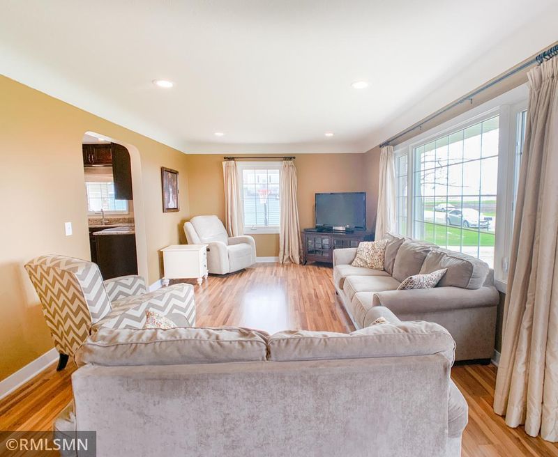 320 10th St, Gaylord, MN 55334