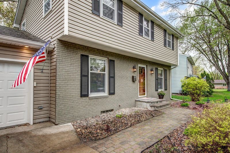 5241 Meadow Rg, Edina, MN 55439