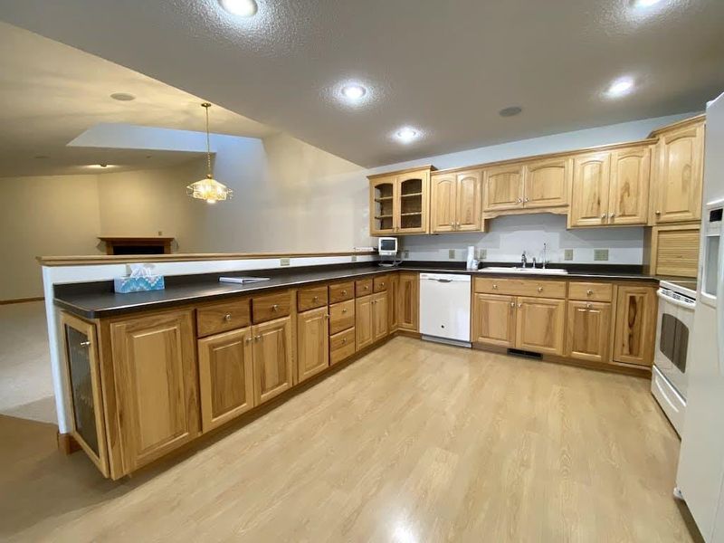 607 Hudson Dr, Paynesville, MN 56362
