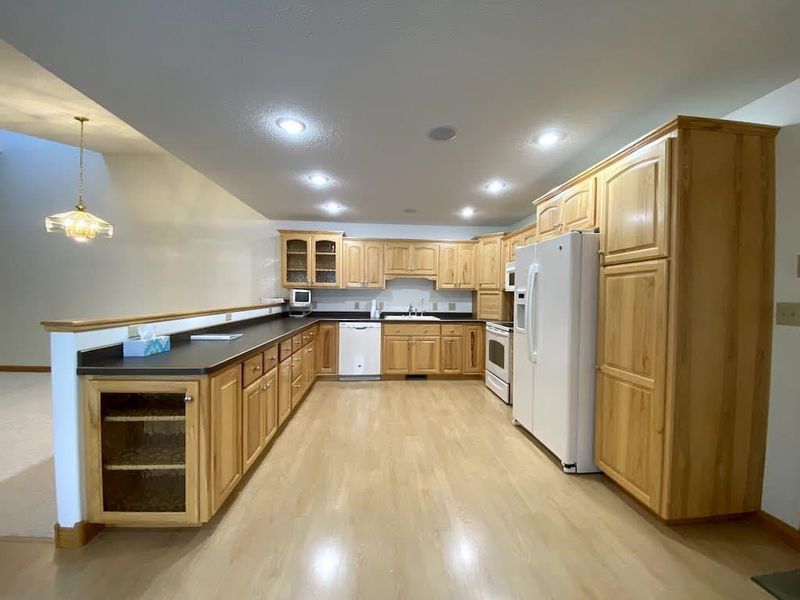607 Hudson Dr, Paynesville, MN 56362