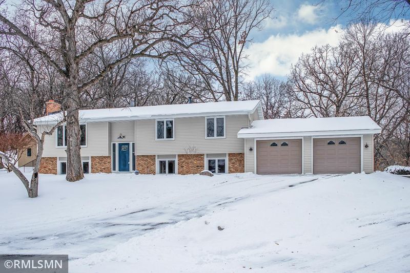 207 Belmont Ct, Apple Valley, MN 55124