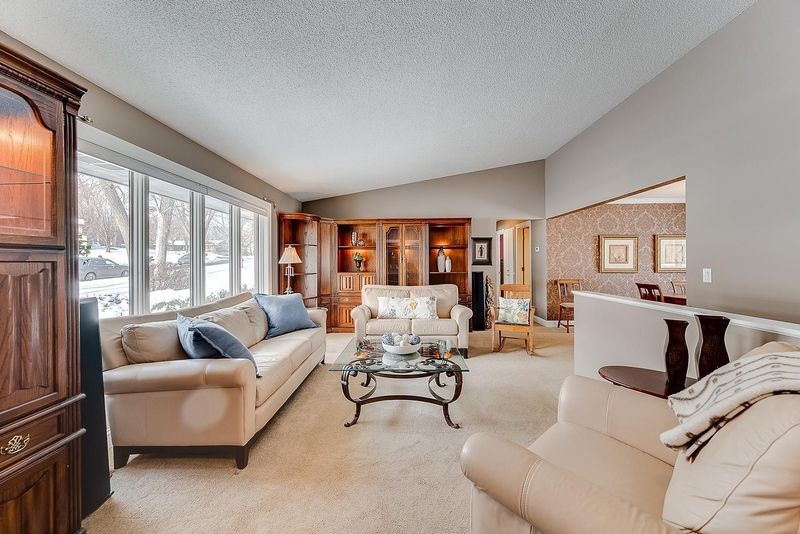 12742 Gordon Dr, Eden Prairie, MN 55346