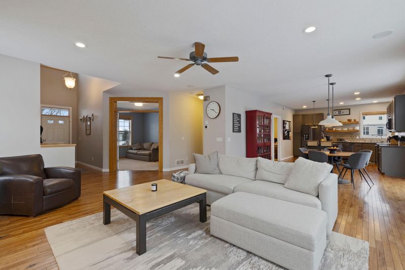 14285 Bloomfield Ct, Rosemount, MN 55068