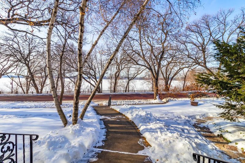 3121 E Bde Maka Ska Pw, Minneapolis, MN 55408