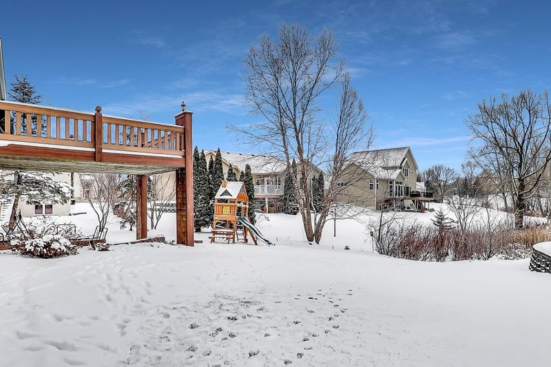817 Henslow Ave N, Oakdale, MN 55128