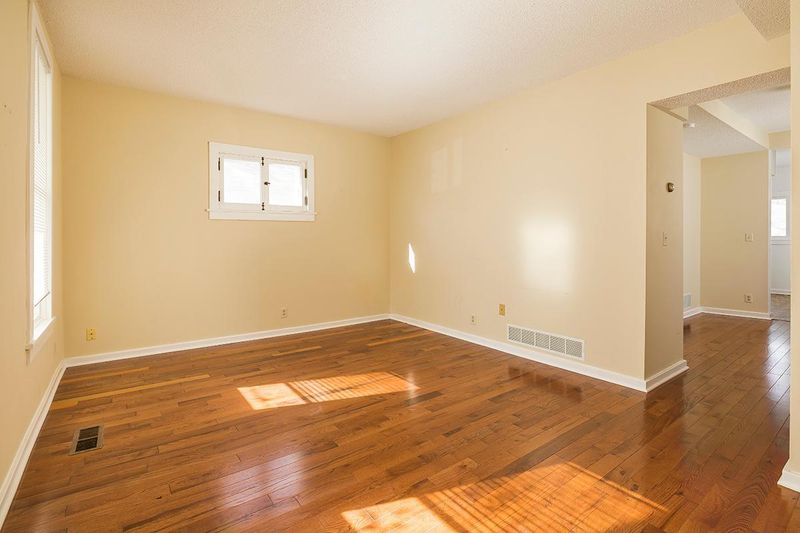 427 Banfil St, Saint Paul, MN 55102