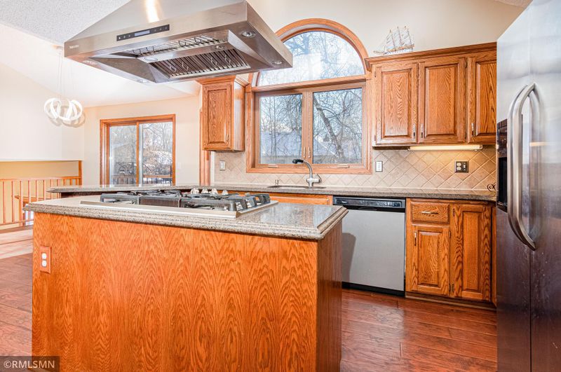 17063 Hamilton Dr, Lakeville, MN 55044