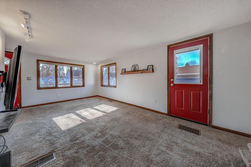 6944 Queen Ave S, Richfield, MN 55423