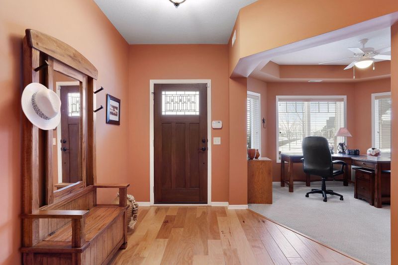 8946 9th Pl N, Lake Elmo, MN 55042