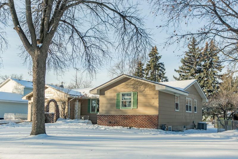 6907 Perry Ave N, Brooklyn Center, MN 55429