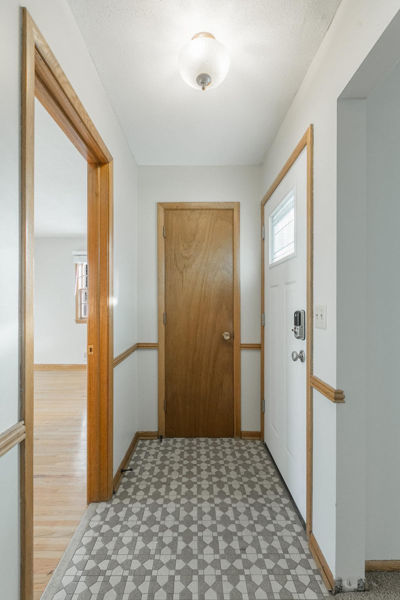 6907 Perry Ave N, Brooklyn Center, MN 55429
