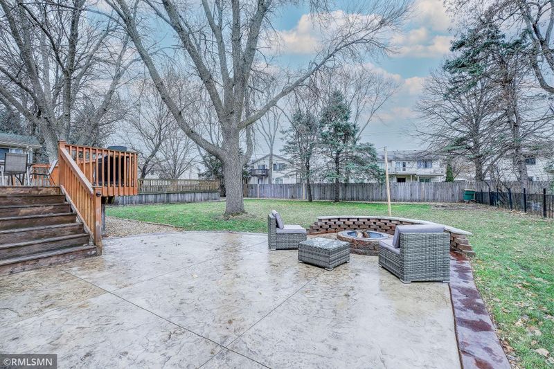 6813 Emerson Ave N, Brooklyn Center, MN 55430